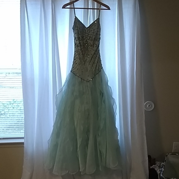 Dresses & Skirts - Prom Formal Evening Gown Sequins Ruffles